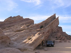 南カリフォルニア・45度に突き立つ有名な岩「フェイマス・ロック」